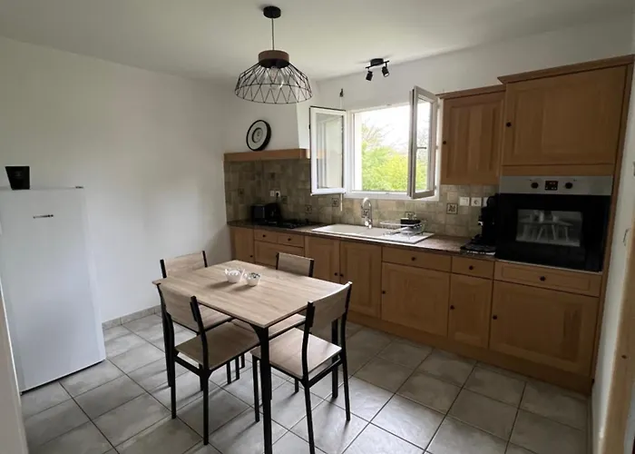 Grand Avec Veranda Et Parking アパート オーシュ