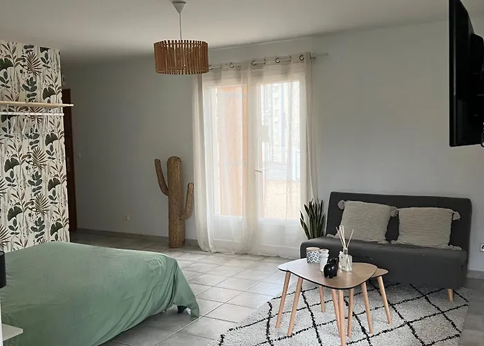 Grand Avec Veranda Et Parking